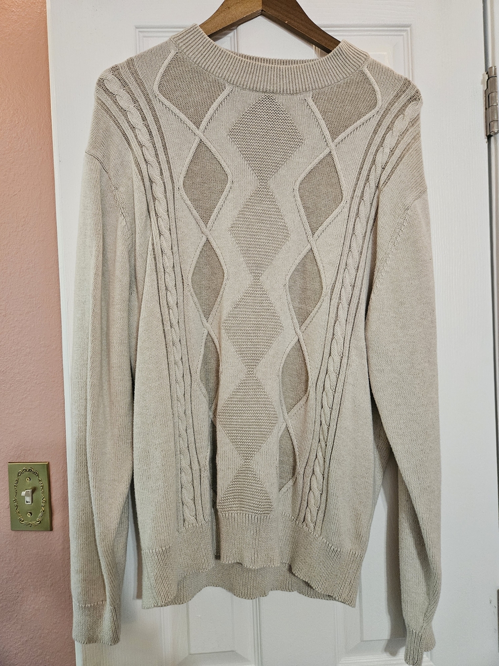 Roundtree & Yorke Neutral Beige Cable Knit Crewneck Sweater